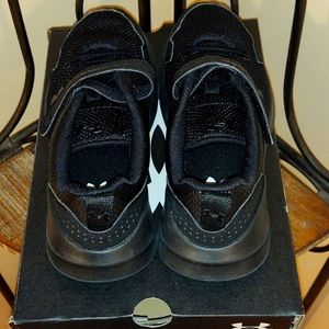 Under Armour tennis shoes